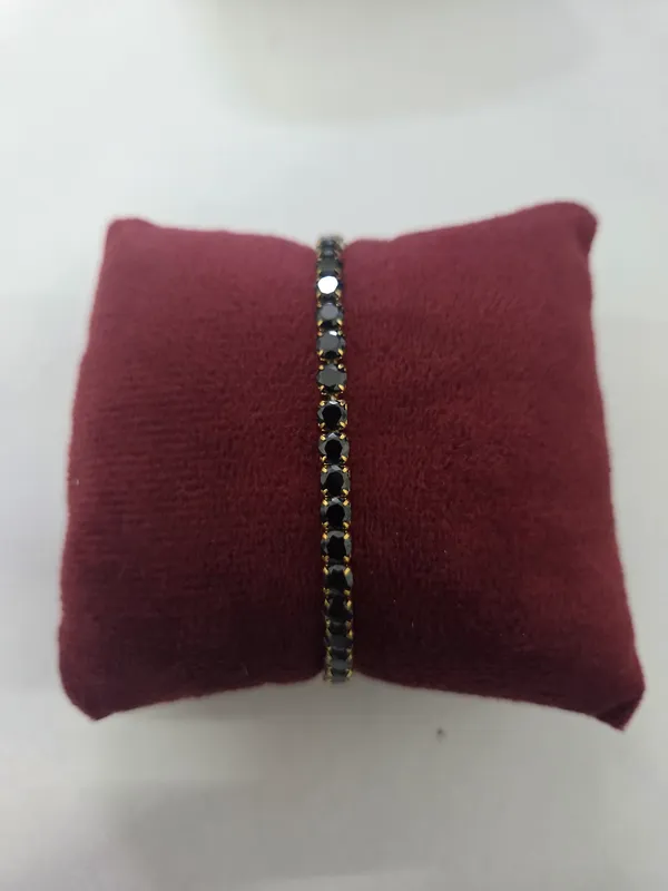 Black_Beaded_Bracelet_for_Women