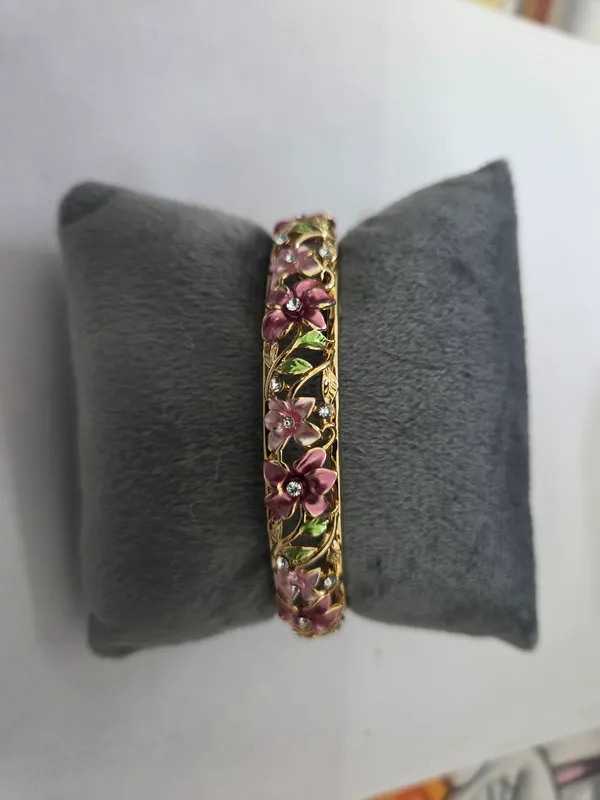 Gold_Tone_Floral_Enamel_Bangle_for_Women