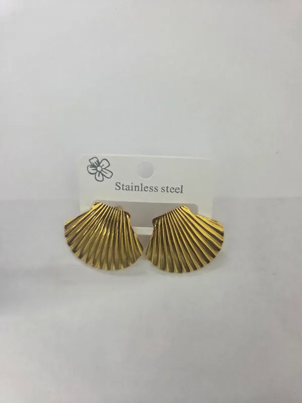 Gold_Stainless_Steel_Shell_Stud_Earrings_for_Women