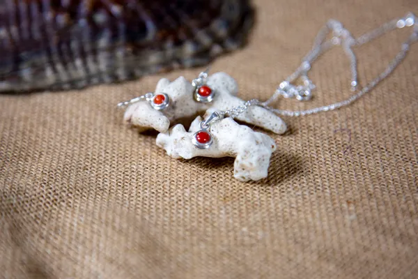 Coral_Earring_And_Pendant_Set