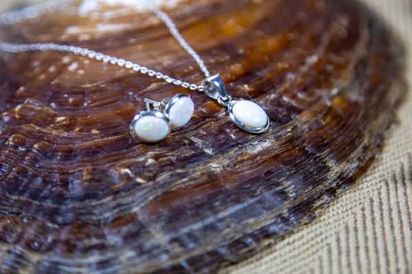 Opal_Earring_And_Pendant_Set