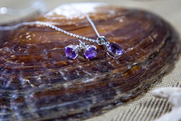 Amethyst_Earring_And_Pendant_Set