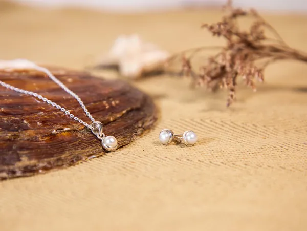 Pearl_Earring_And_Pendant_Set