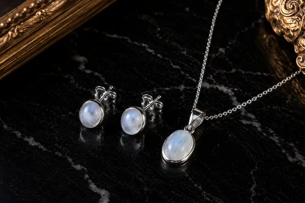Rainbow_Moonstone_Earring_And_Pendant_Set