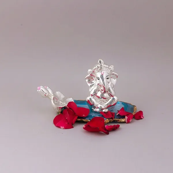 Dhyan_Ganesha_Silver_And_Red_Decorative_Idol