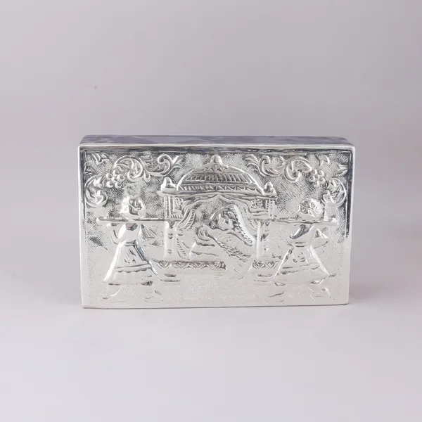 Auriesta_Silver_Dolly_Box_-_Embossed_Metal_Storage_Box