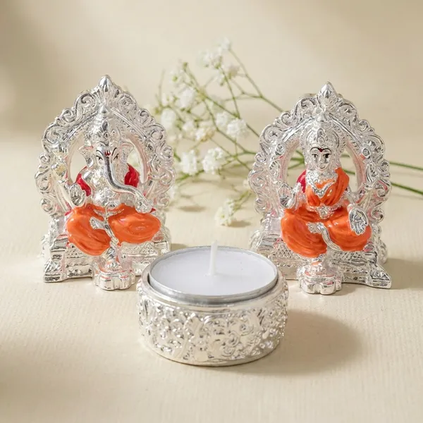 Silver_Ganesh_Idol_Set_With_Candle_Holder_And_Decorative_Tray