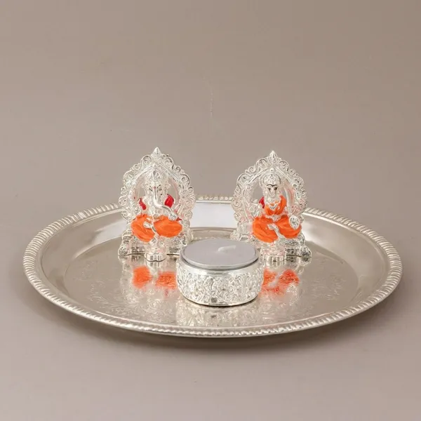 Silver_Ganesh_Idol_Set_With_Candle_Holder_And_Decorative_Tray