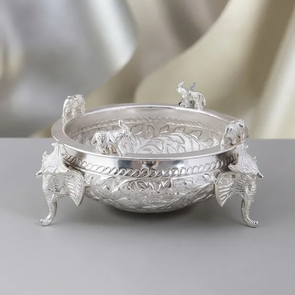 Elephant_Bowl_-_Silver-Toned_Decorative_Serving_Bowl_With_Elephant_Figurines