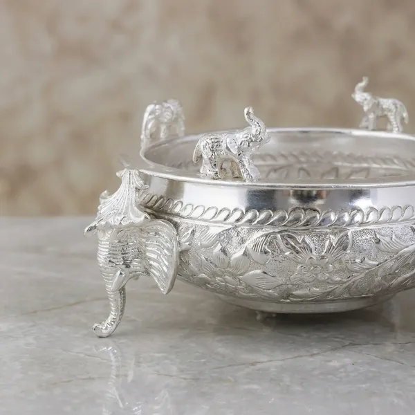 Elephant_Bowl_-_Silver-Toned_Decorative_Serving_Bowl_With_Elephant_Figurines
