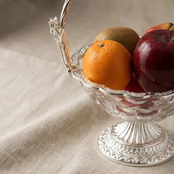 Elegant_Crystal_Glass_Fruit_Basket_With_Handle