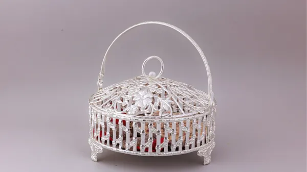 Decorative_Silver-Toned_Wire_Basket_With_Lid_And_Handle