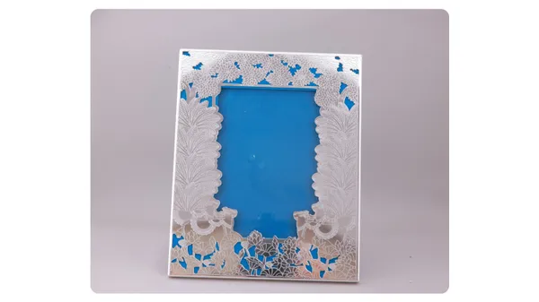 Decorative_Silver_Photo_Frame_With_Floral_Design