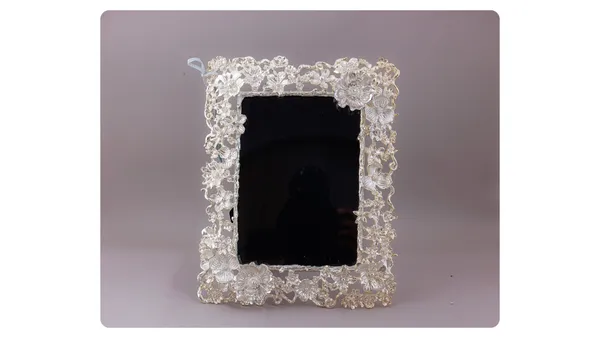 Decorative_Silver_Floral_Photo_Frame