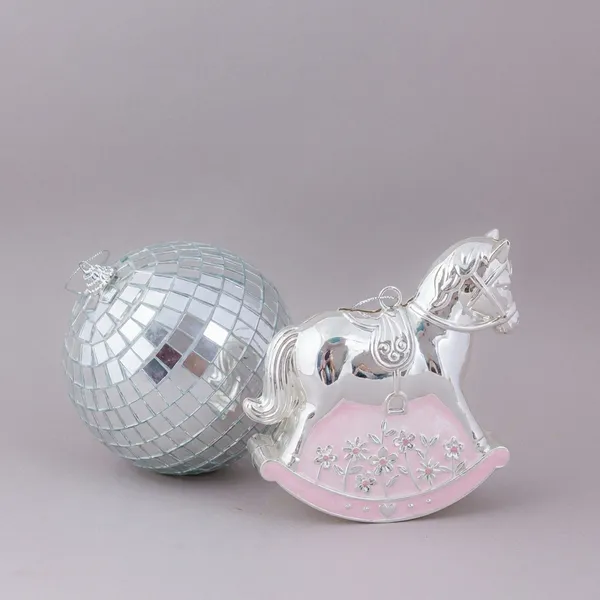 Silver_Rocking_Horse_And_Disco_Ball_Decorative_Ornament_Set