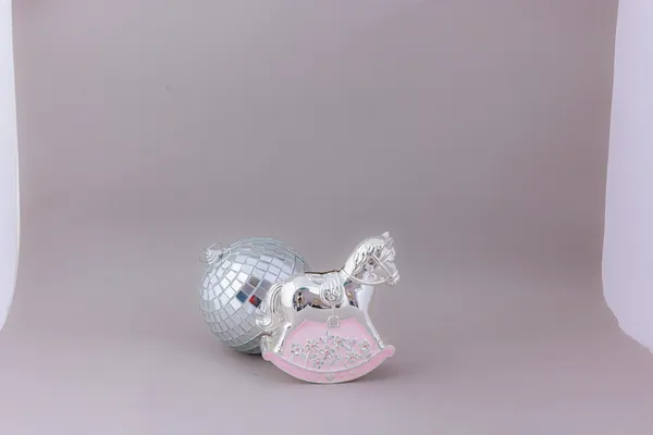 Silver_Rocking_Horse_And_Disco_Ball_Decorative_Ornament_Set