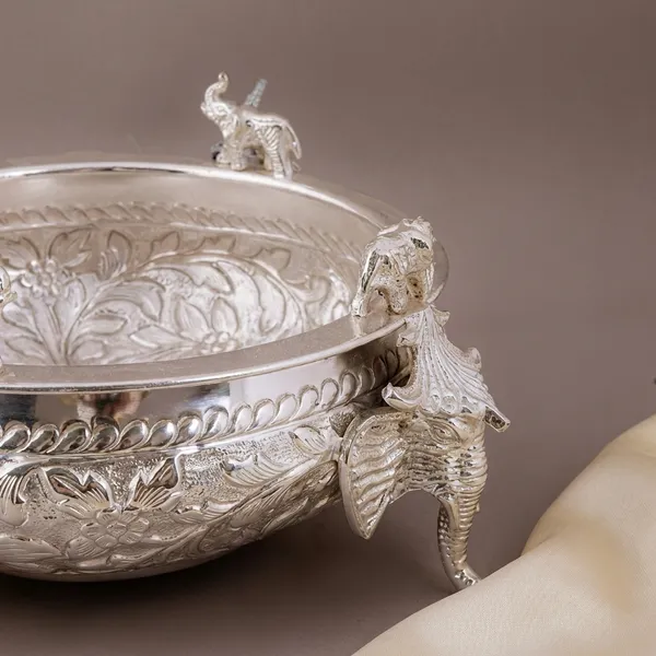 Decorative_Silver-Plated_Bowl_With_Animal_Figurine