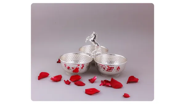 Elegant_Silver-Tone_Hammered_Serving_Bowl_Set_With_Peacock_Handle_(Set_Of_3)