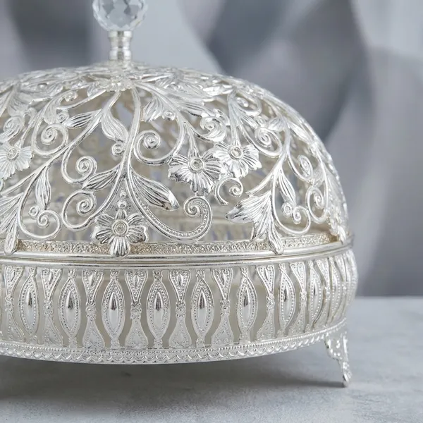 Ornate_Crystal_Cake_Dome_With_Sunflower_Accent