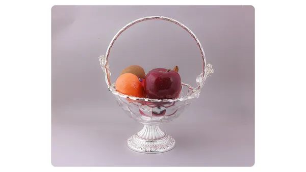 Elegant_Crystal_Glass_Fruit_Basket_With_Handle