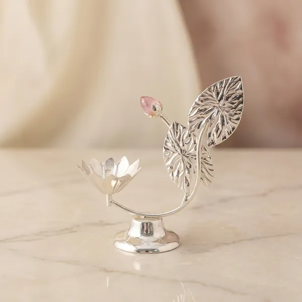 Diva_Stand_-_Decorative_Metal_Flower_&_Butterfly_Display_Stand