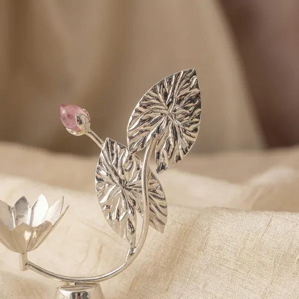 Diva_Stand_-_Decorative_Metal_Flower_&_Butterfly_Display_Stand