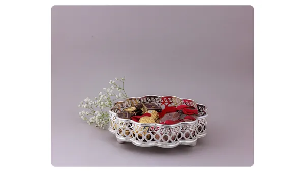 Decorative_Dry_Fruit_Serving_Tray_With_Floral_Design