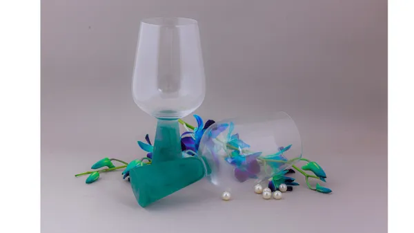 Decorative_Wine_Glass_With_Floral_Embellishments_And_Pearl_Accents