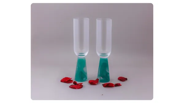 Set_Of_2_Elegant_Champagne_Flutes_With_Turquoise_Teal_Base