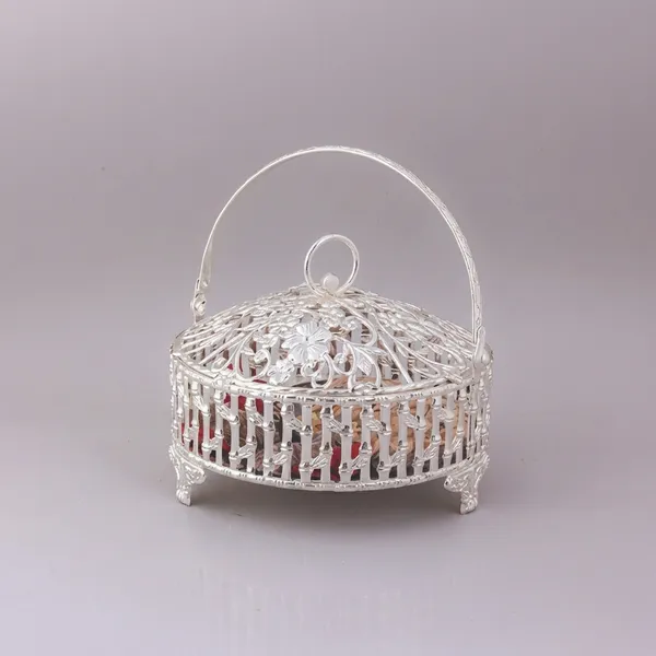 Round_Bamboo_Design_Basket_With_Lid_And_Handle