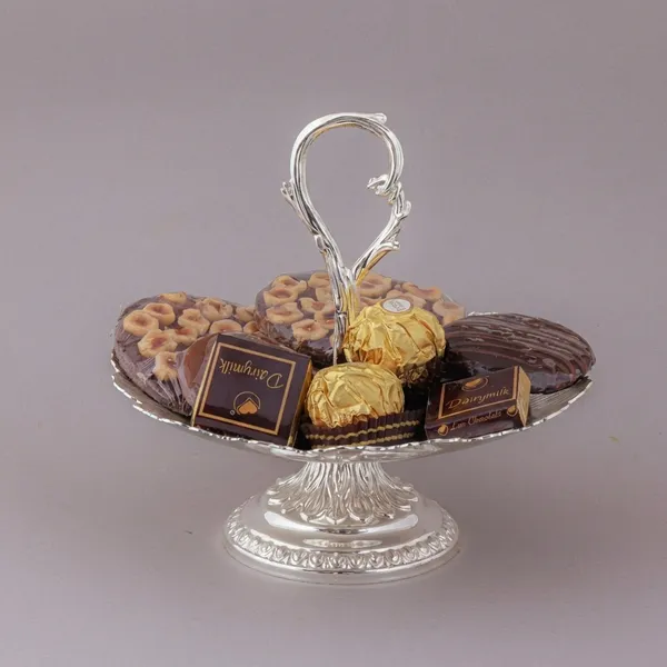 Elegant_Glass_Cake_Stand_With_Handle_-_Perfect_For_Serving_Cookies,_Chocolates,_And_Desserts