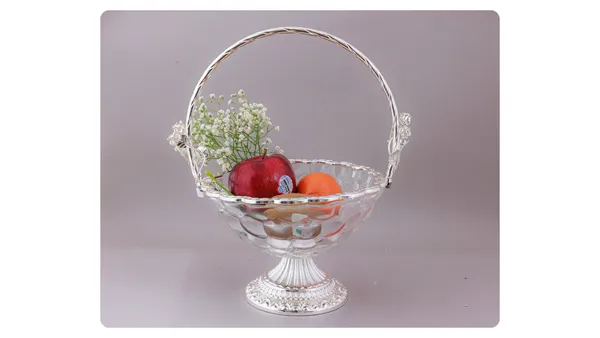 Elegant_Crystal_Glass_Fruit_Bowl_With_Handle_-_Decorative_Tableware