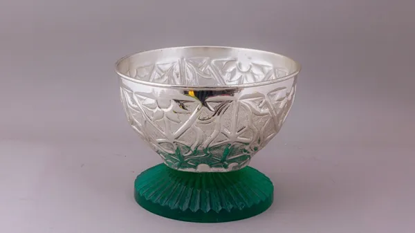 Crystal_Cut_Glass_Bowl_With_Green_Decorative_Base