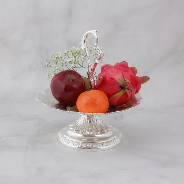 Decorative_Silver-Plated_Fruit_Bowl_With_Handle