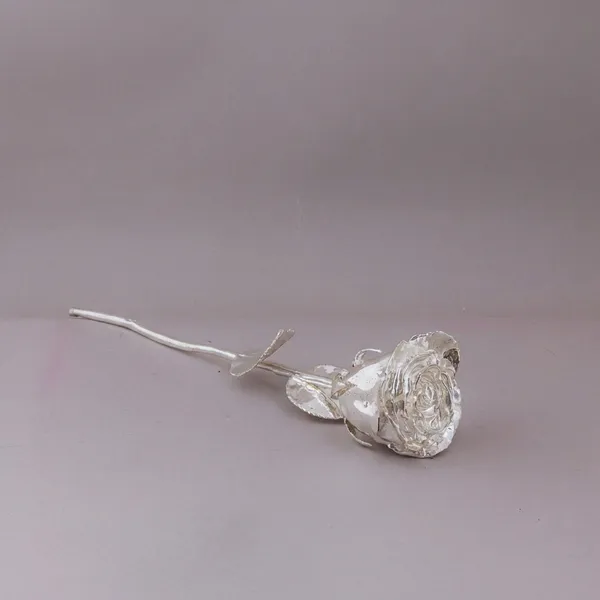 Auriesta_Silver_Rose_-_Handcrafted_Metal_Flower_Showpiece