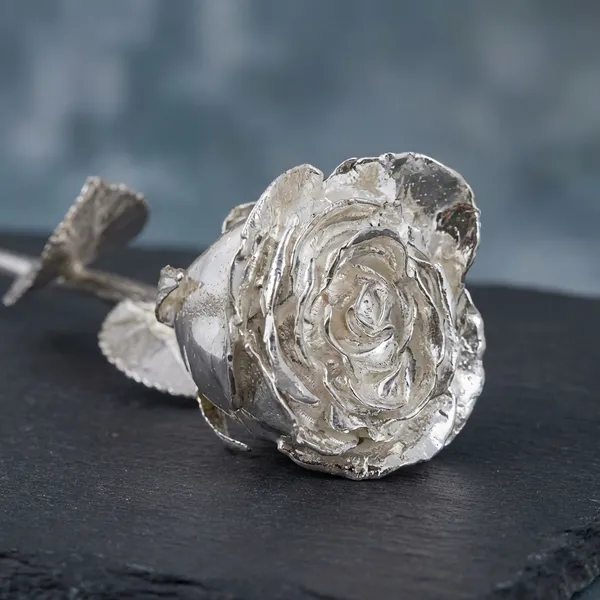 Auriesta_Silver_Rose_-_Handcrafted_Metal_Flower_Showpiece