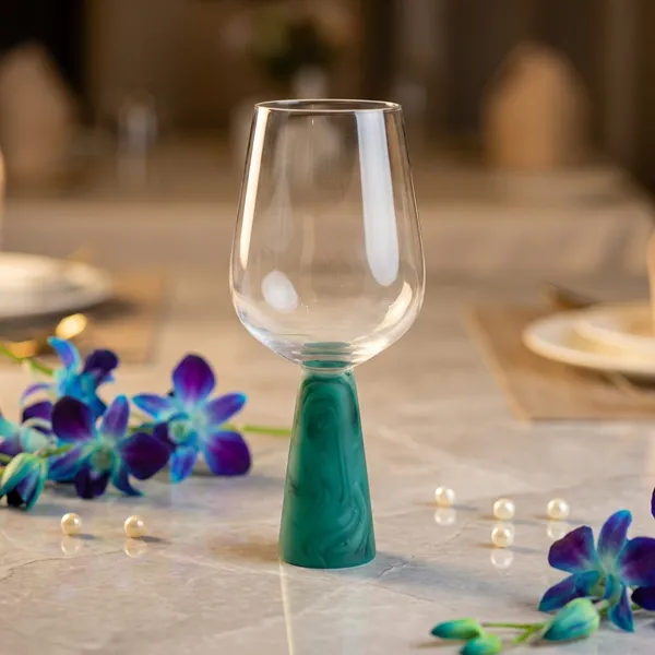 Decorative_Wine_Glass_With_Floral_Embellishments_And_Pearl_Accents
