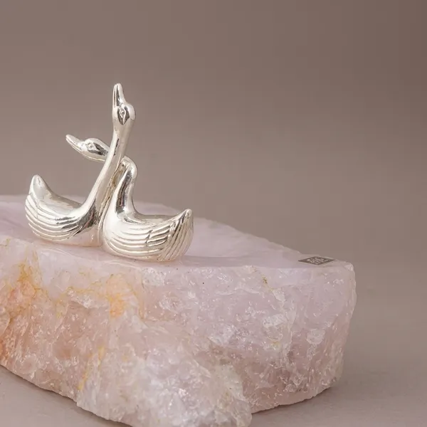 Decorative_White_Stone_Figurine_With_Metal_Accent