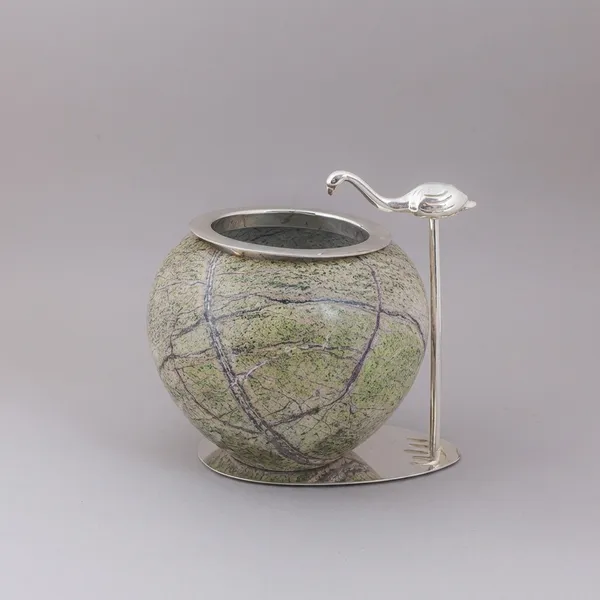 Flamingo_Pot_-_Stone-Based_Decorative_Planter_With_Stand