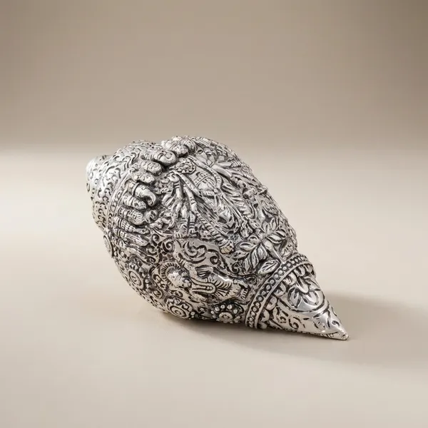 Decorative_Silver-Toned_Seashell_Sculpture