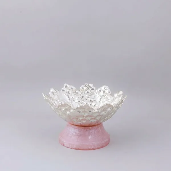 Flower_Basket_-_Small_White_Ceramic_Bowl_With_Pink_Base