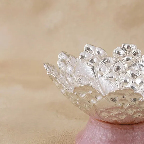 Flower_Basket_-_Small_White_Ceramic_Bowl_With_Pink_Base