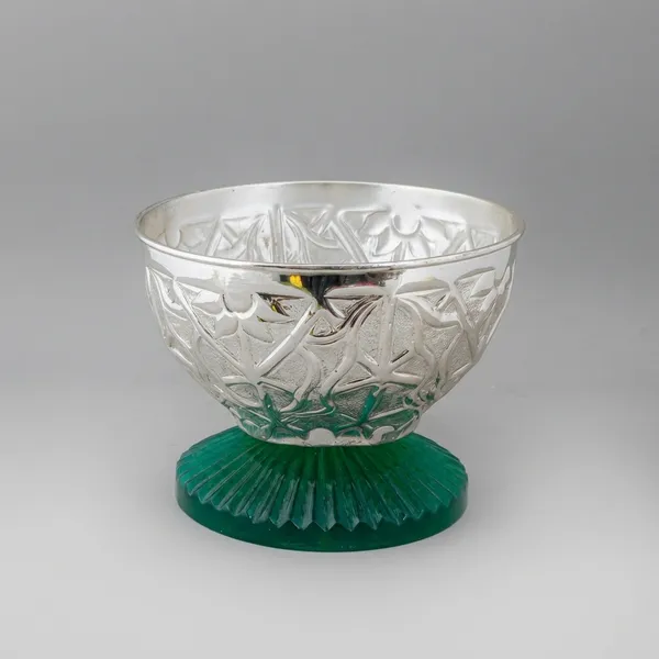 Crystal_Cut_Glass_Bowl_With_Green_Decorative_Base