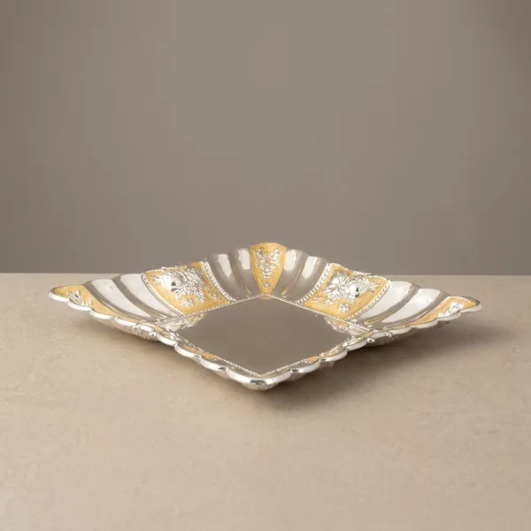 Decorative_Silver_Fluted_Tray_With_Gold_Accents