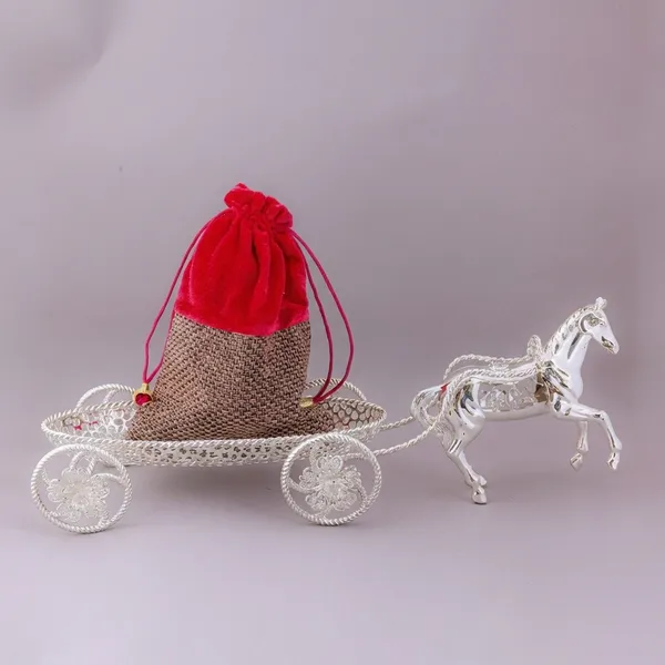 Decorative_Silver-Tone_Horse_Carriage_With_Red_Pouch