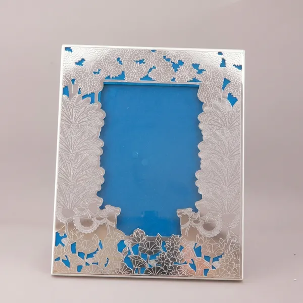 Decorative_Silver_Photo_Frame_With_Floral_Design