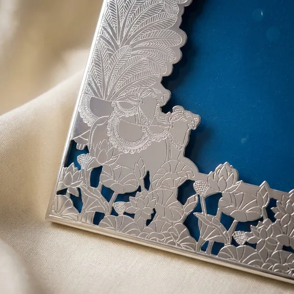 Decorative_Silver_Photo_Frame_With_Floral_Design