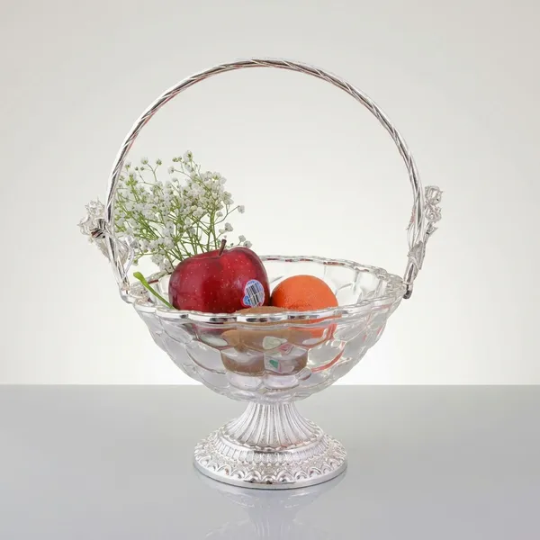 Elegant_Crystal_Glass_Fruit_Bowl_With_Handle_-_Decorative_Tableware