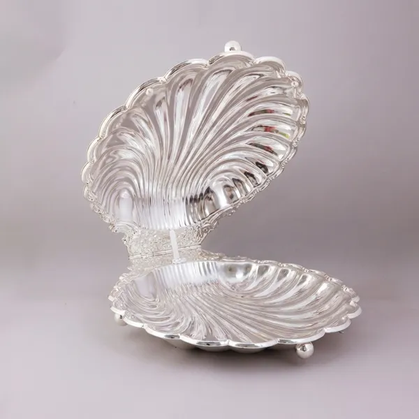 Shell-Shaped_Crystal_Glass_Serving_Dish_With_Lid