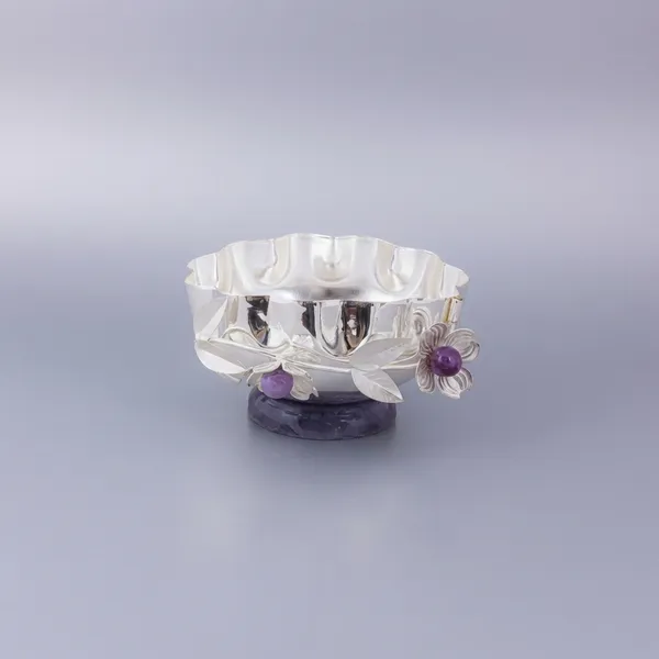 Transparent_Plastic_Bowl_With_Purple_Base_And_Lid